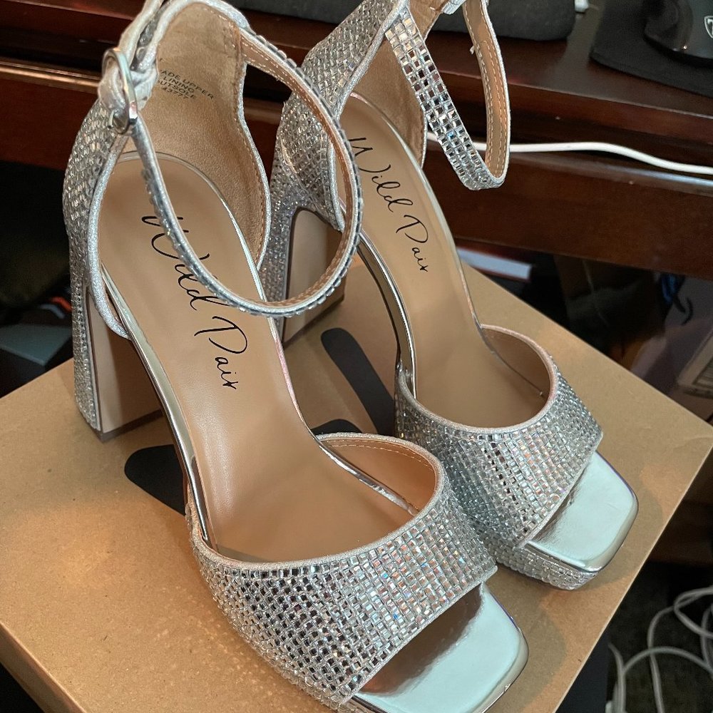 Silver Wide Heel Wild Pair Heels